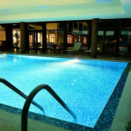 Royal Bansko Mountain Family Apart Hotel Breakfast & Dinner With Alcoholic & Soft Drinks During Meals & Heated Pool & Jacuzzis & 2 Kids Under 12 Stay Free 3*