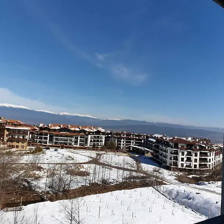 Royal Family Aparthotel 3*
