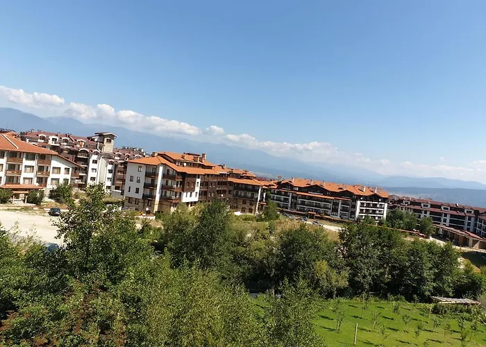 Royal Family Aparthotel 3*